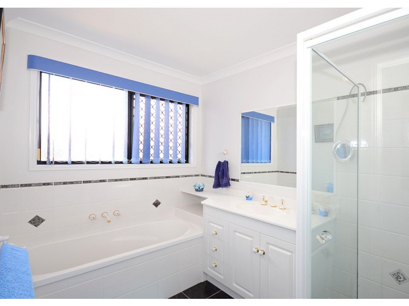 12 Surrey Court, Kawungan QLD 4655