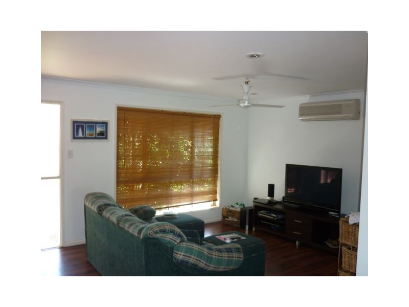 8 Howlett Street, Urangan QLD 4655