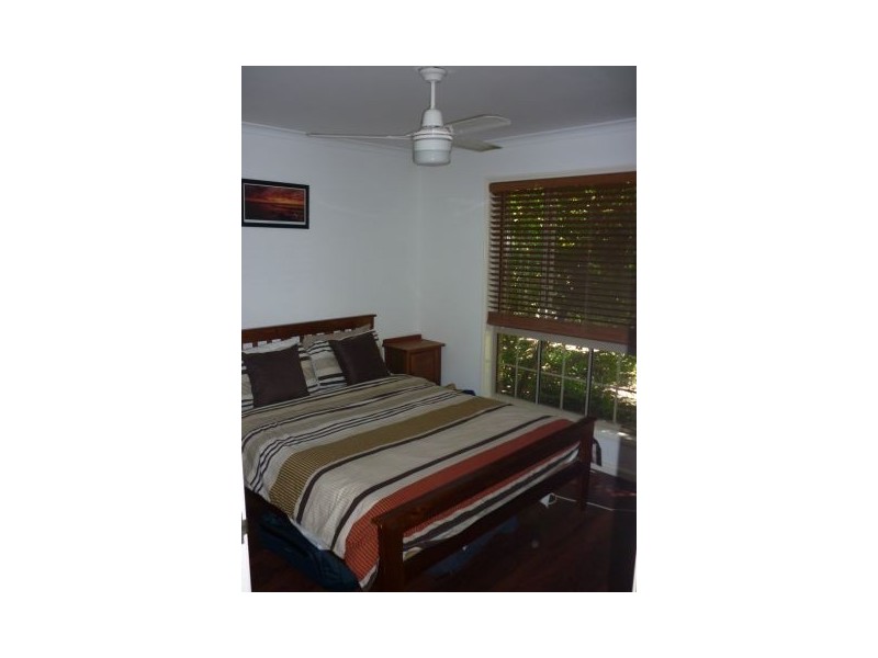 8 Howlett Street, Urangan QLD 4655