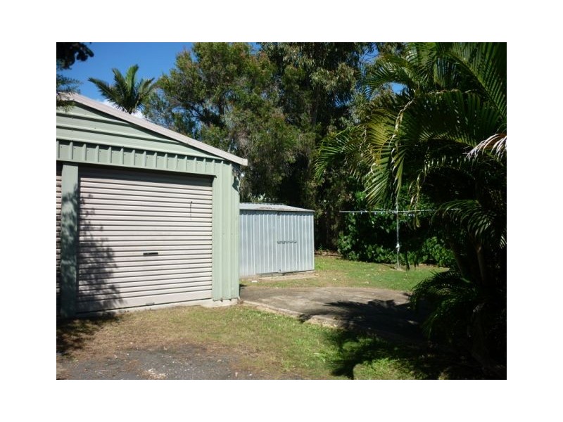 8 Howlett Street, Urangan QLD 4655