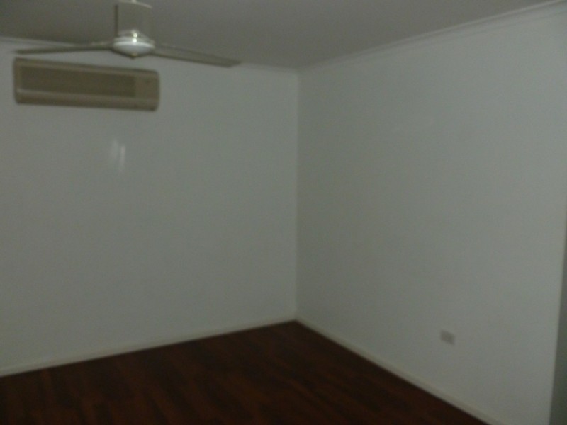 8 Howlett Street, Urangan QLD 4655