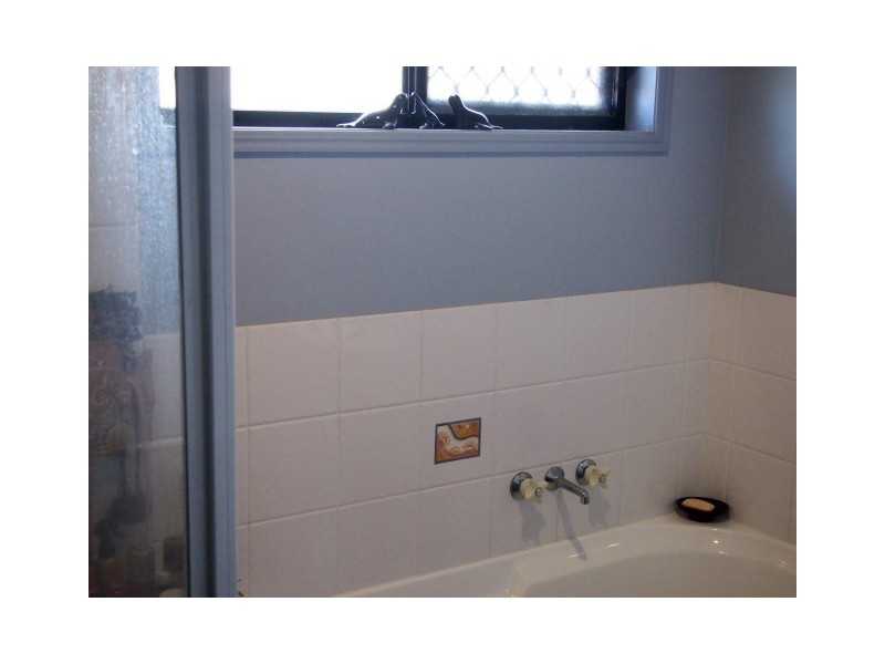 8 Kiwi Court, Point Vernon QLD 4655