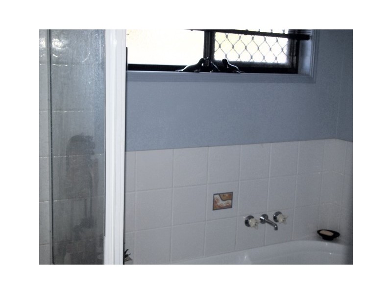 8 Kiwi Court, Point Vernon QLD 4655