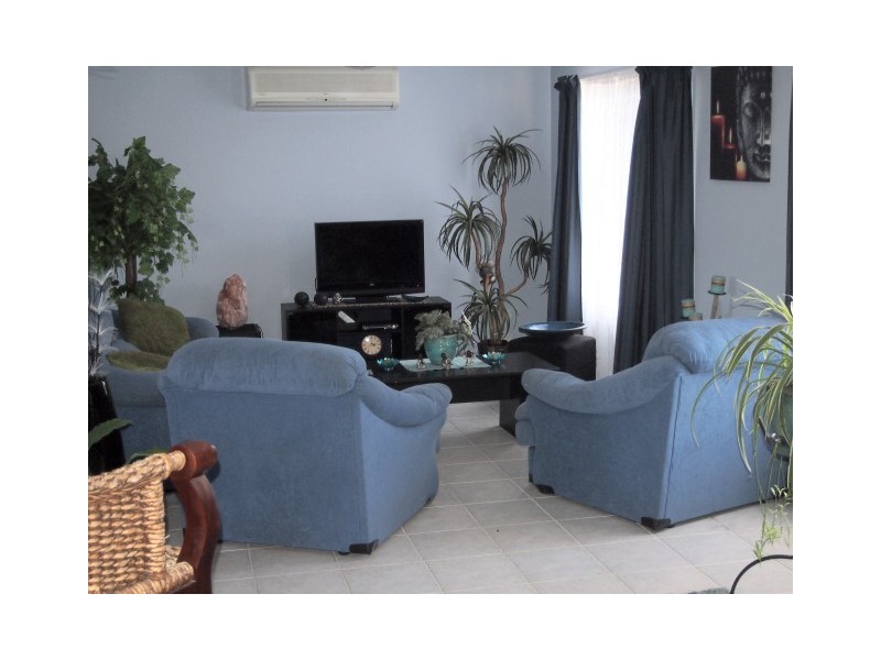 8 Kiwi Court, Point Vernon QLD 4655