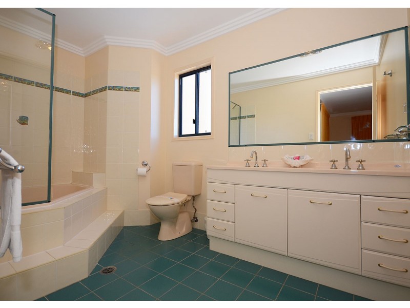 8/33 Elizabeth Street, Urangan QLD 4655