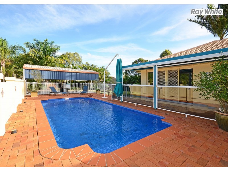 11 Bowerbird Avenue, Eli Waters QLD 4655