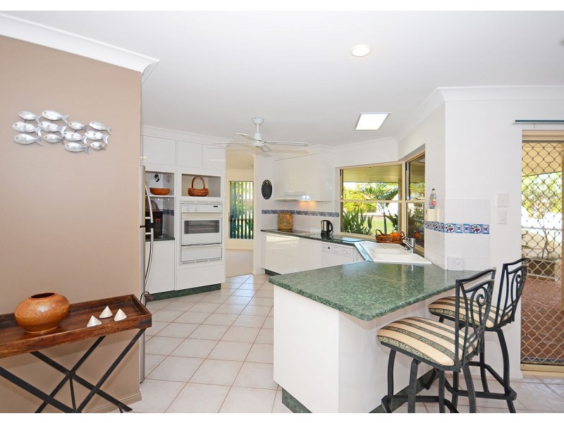 11 Bowerbird Avenue, Eli Waters QLD 4655