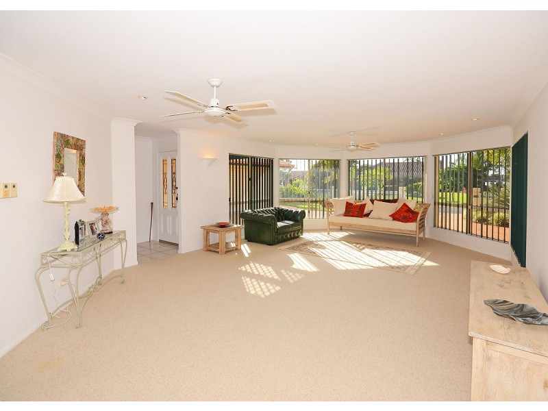 11 Bowerbird Avenue, Eli Waters QLD 4655