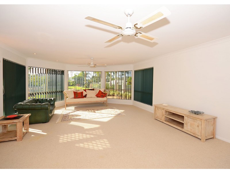11 Bowerbird Avenue, Eli Waters QLD 4655