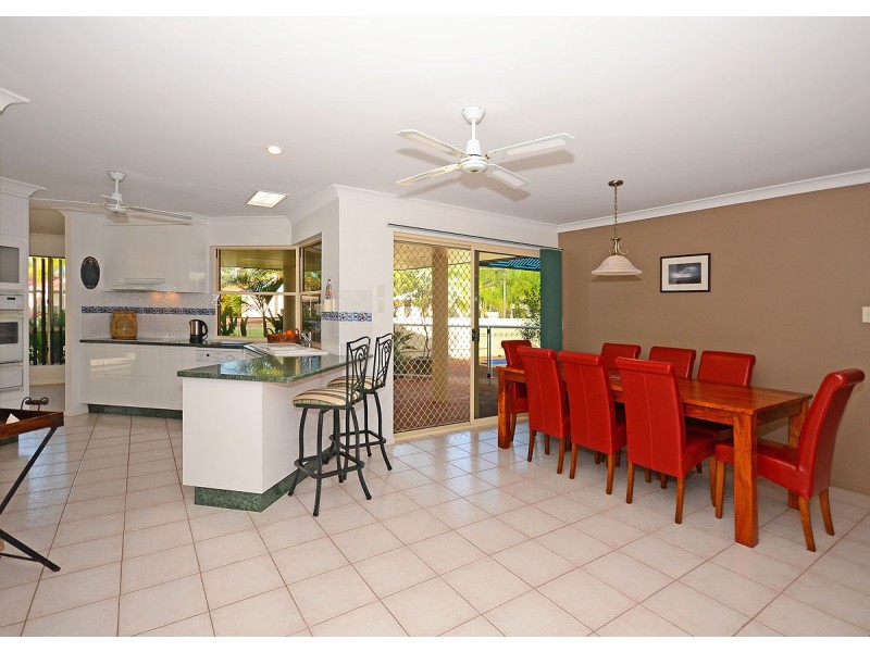 11 Bowerbird Avenue, Eli Waters QLD 4655