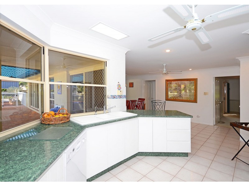 11 Bowerbird Avenue, Eli Waters QLD 4655