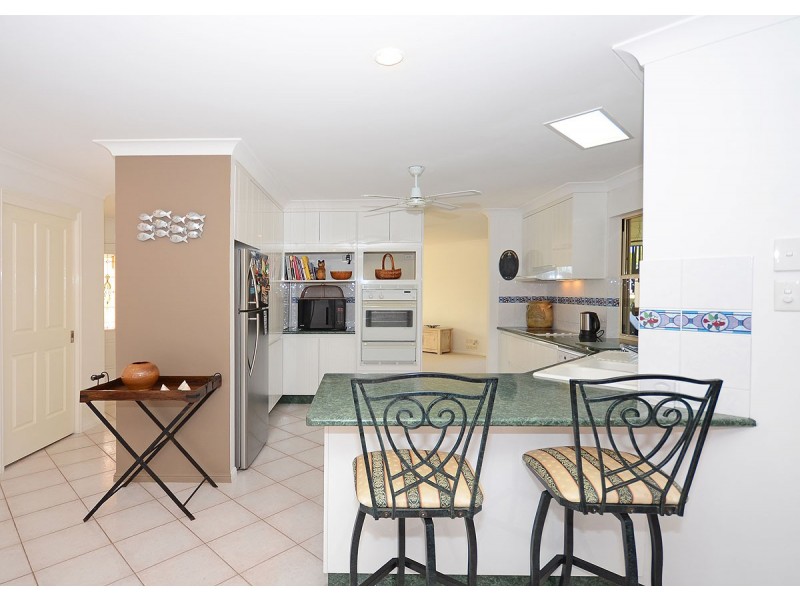 11 Bowerbird Avenue, Eli Waters QLD 4655