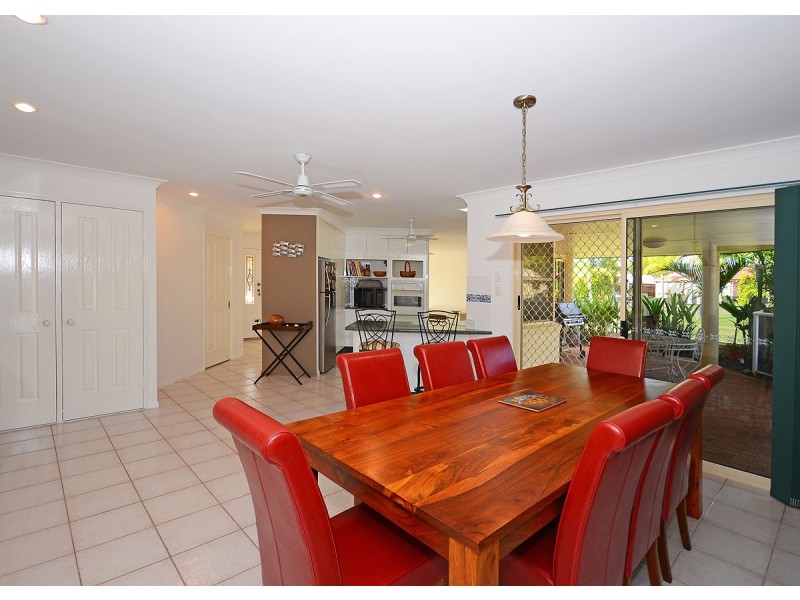 11 Bowerbird Avenue, Eli Waters QLD 4655