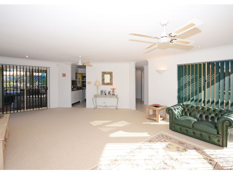 11 Bowerbird Avenue, Eli Waters QLD 4655