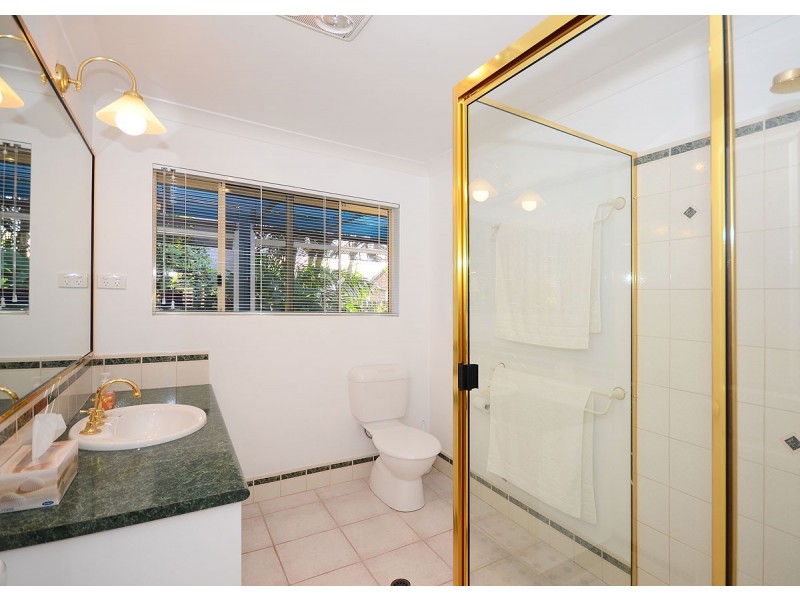 11 Bowerbird Avenue, Eli Waters QLD 4655