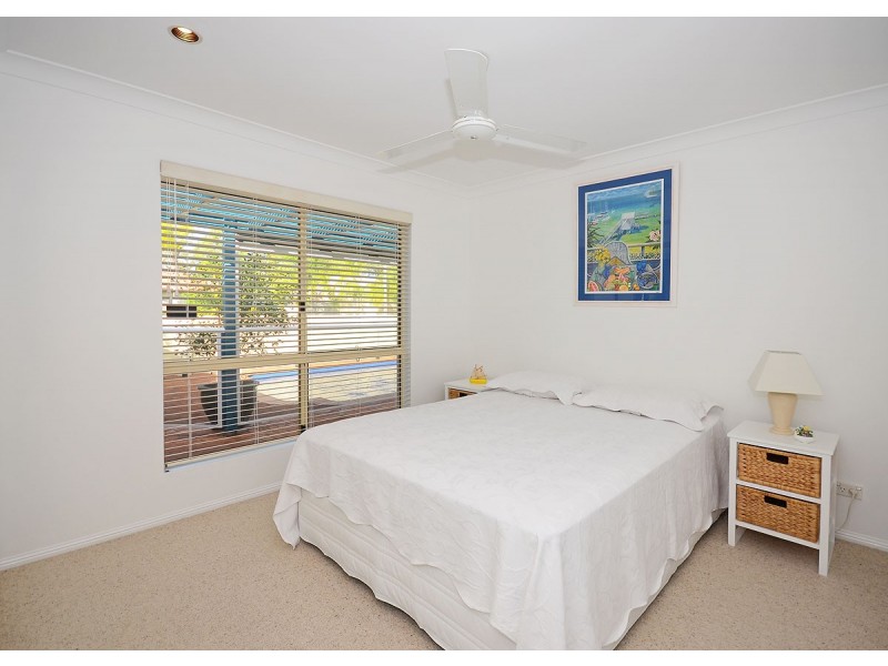 11 Bowerbird Avenue, Eli Waters QLD 4655