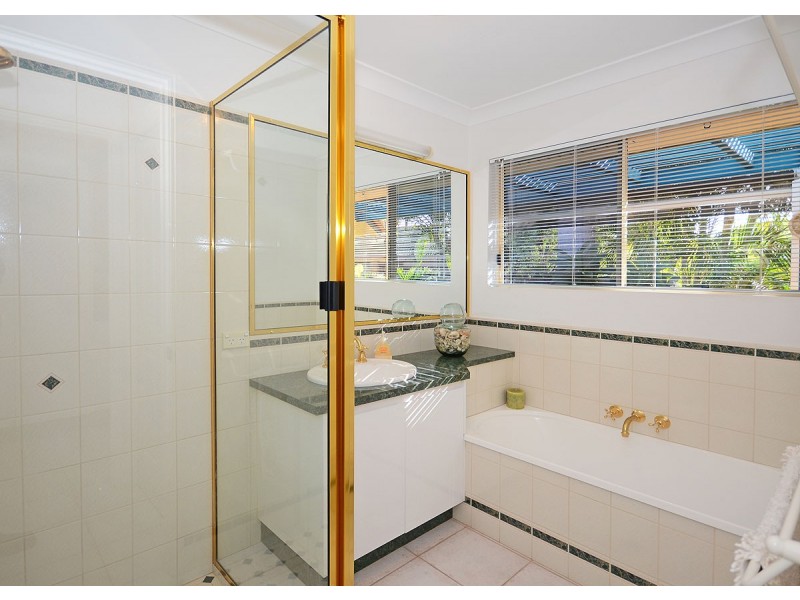 11 Bowerbird Avenue, Eli Waters QLD 4655