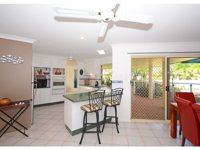 11 Bowerbird Avenue, Eli Waters QLD 4655