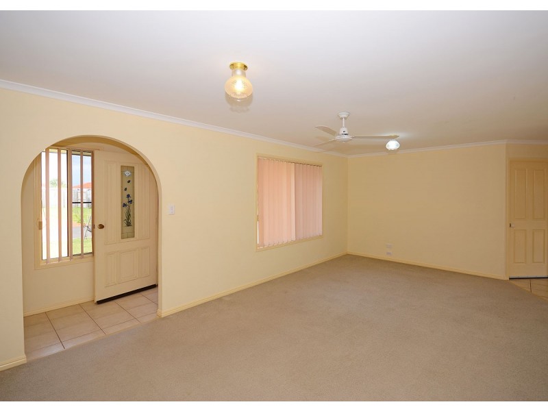 1 Kestrel Court, Eli Waters QLD 4655