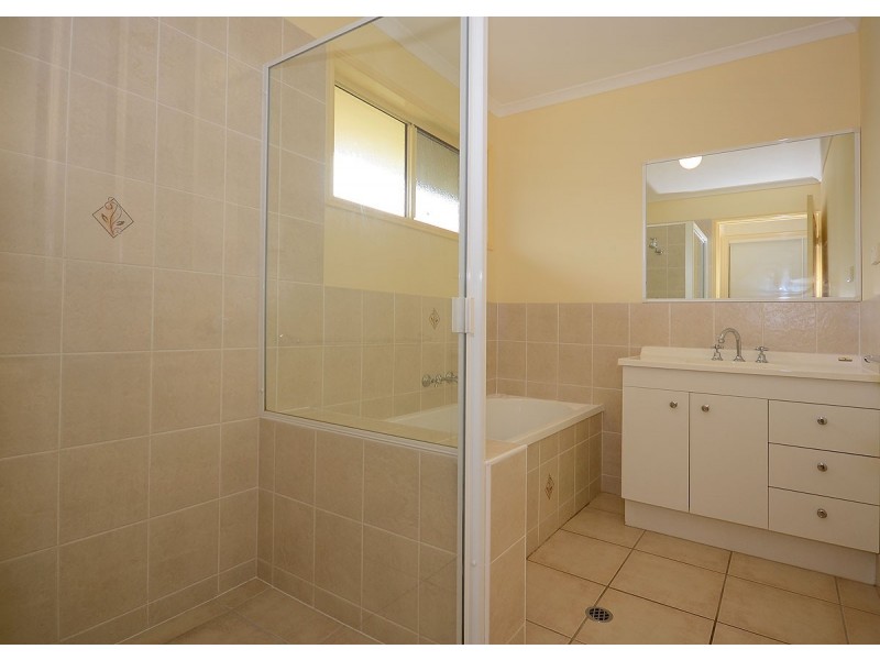 1 Kestrel Court, Eli Waters QLD 4655