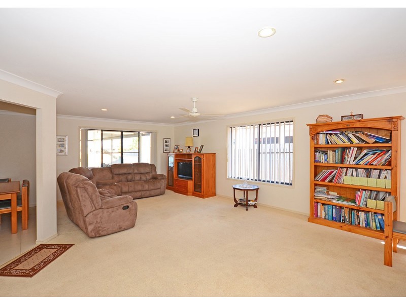 25 Lady Nelson Drive, Eli Waters QLD 4655