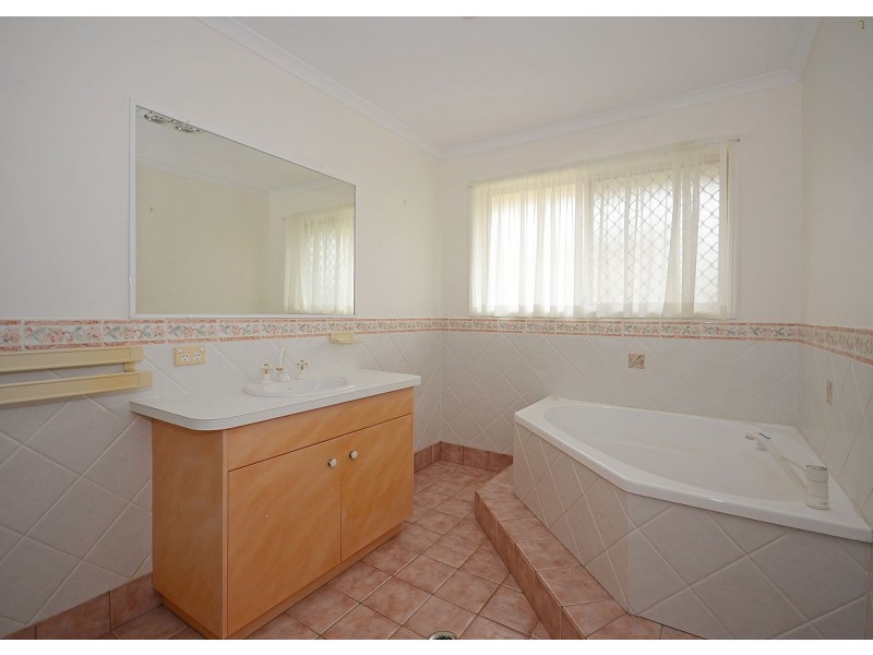 9 Caswell Court, Torquay QLD 4655