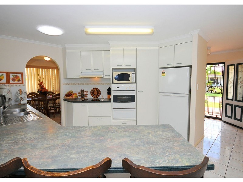 3 Foreshore Drive, Urangan QLD 4655