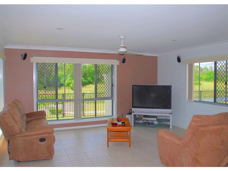 22 Spinnaker Drive, Point Vernon QLD 4655