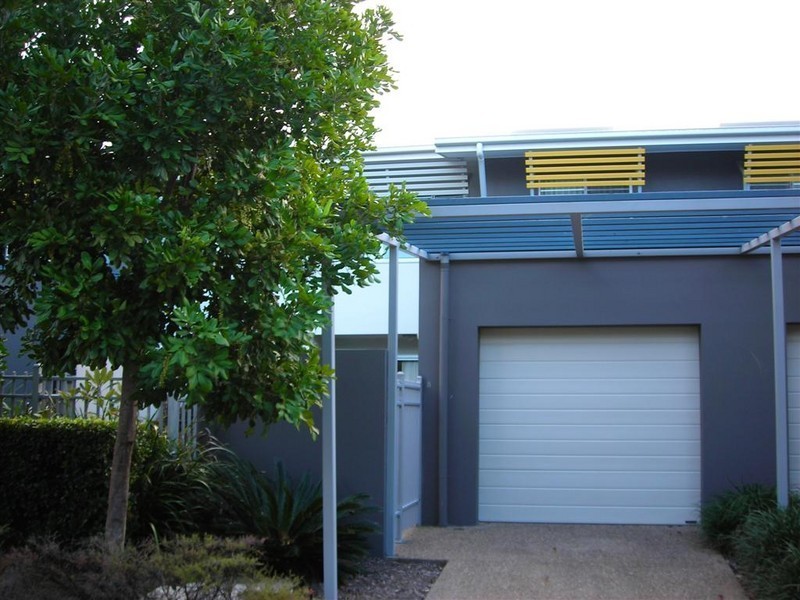 8/68 Pulgul, Urangan QLD 4655