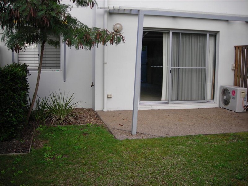 8/68 Pulgul, Urangan QLD 4655