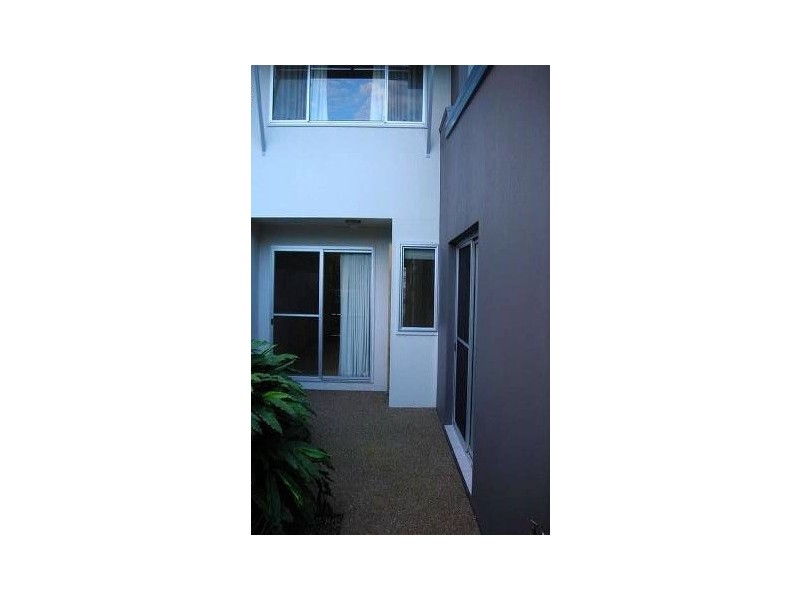 8/68 Pulgul, Urangan QLD 4655