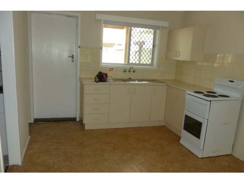 2/3 Down Street, Scarness QLD 4655