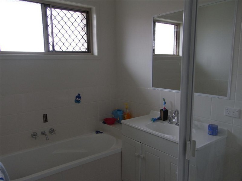 2/1 Malcolm Court, Point Vernon QLD 4655