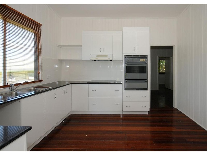 15 MARTIN, Point Vernon QLD 4655
