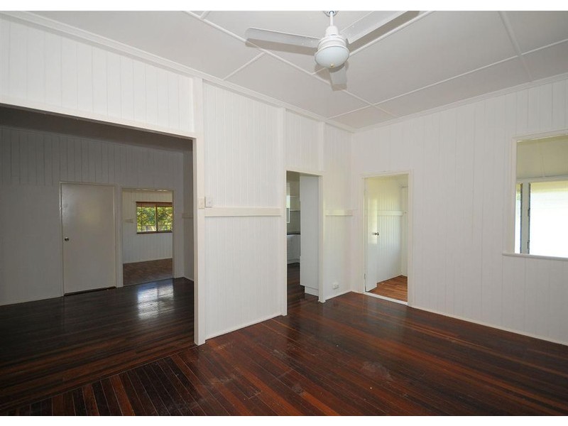 15 MARTIN, Point Vernon QLD 4655