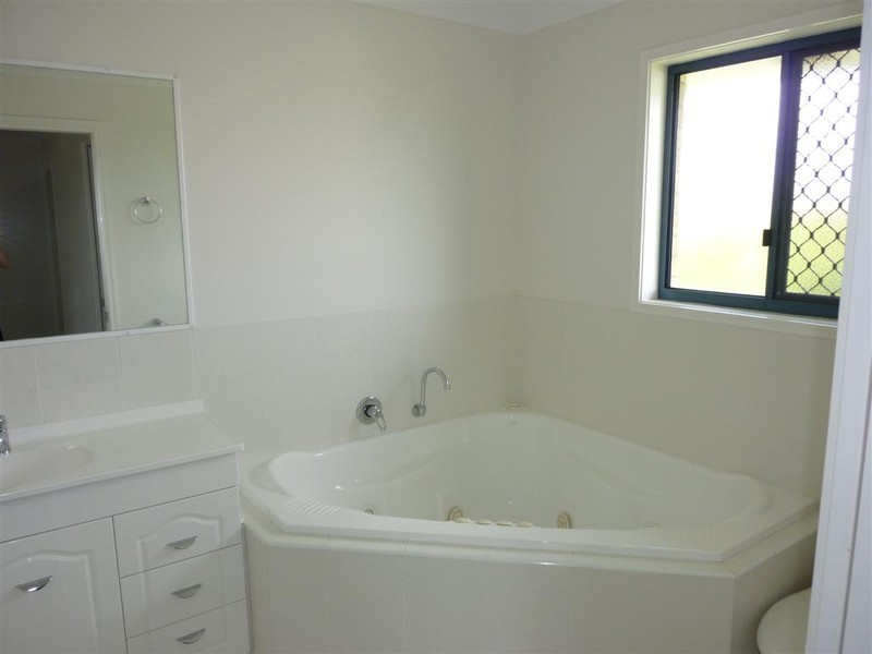 4 BONNIE COURT, Craignish QLD 4655