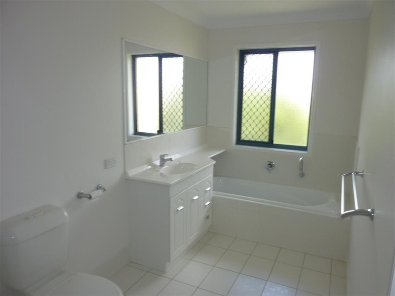 4 BONNIE COURT, Craignish QLD 4655