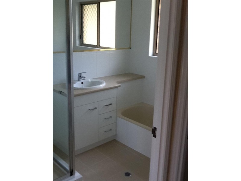 106 ELIZABETH ST, Urangan QLD 4655