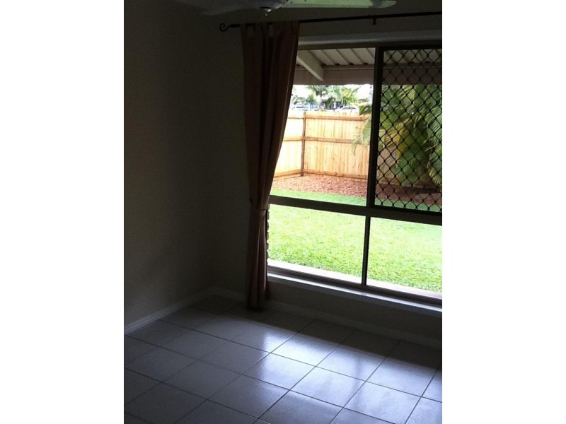 106 ELIZABETH ST, Urangan QLD 4655