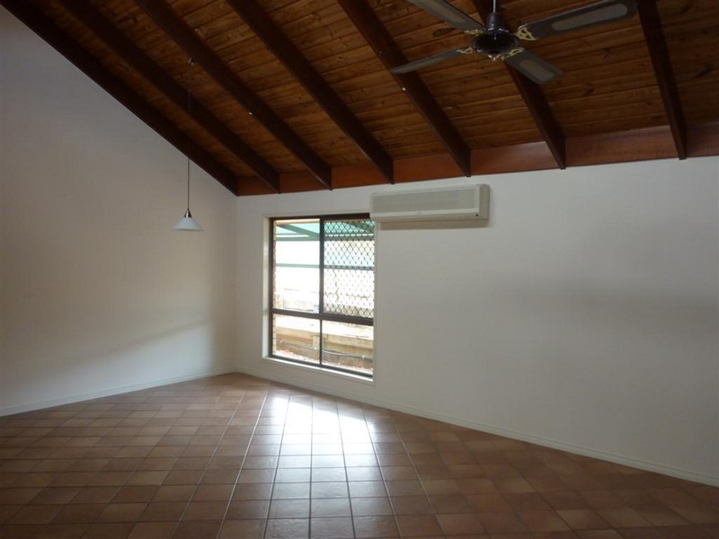 10-12 EXETER, Torquay QLD 4655