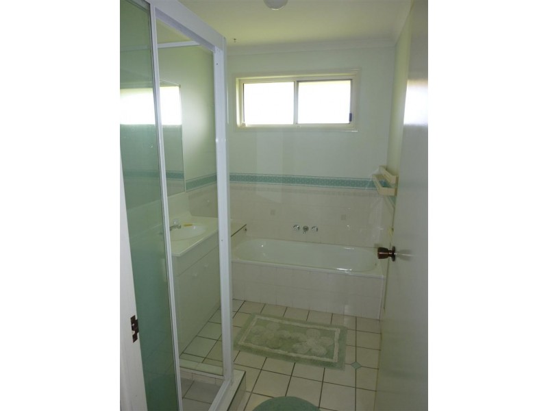 33 Vicki Parade, Torquay QLD 4655