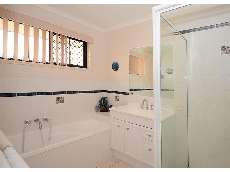 21 GUNSYND WAY, Point Vernon QLD 4655