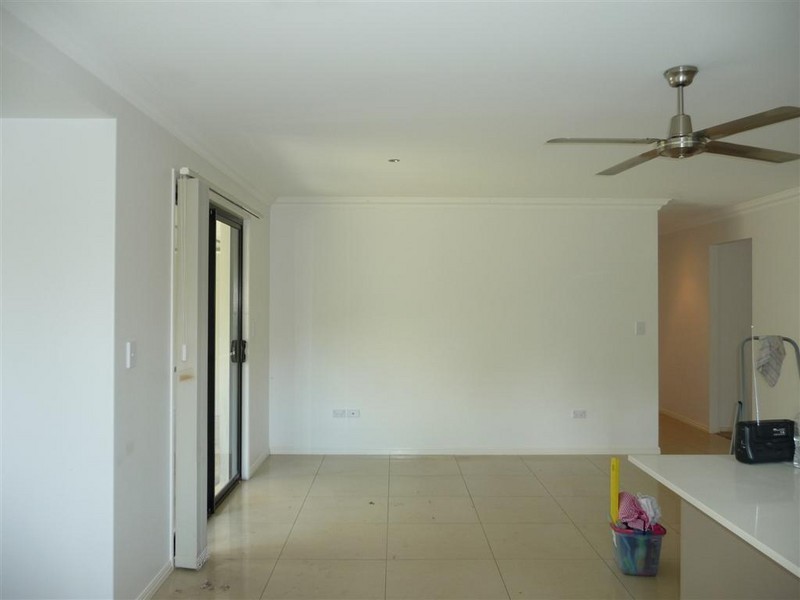 7b Debra Court, Urangan QLD 4655