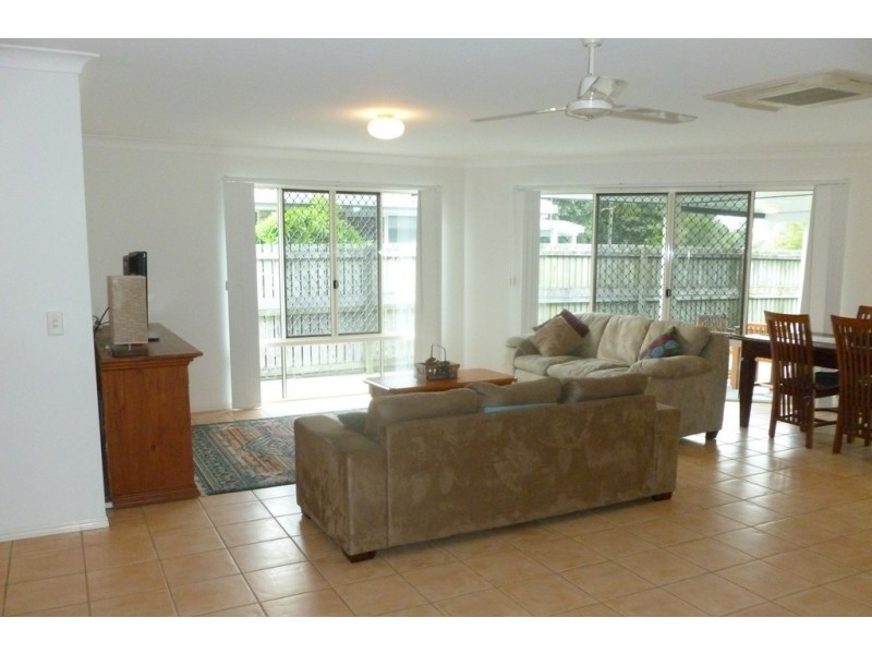 52 Ann Street, Torquay QLD 4655