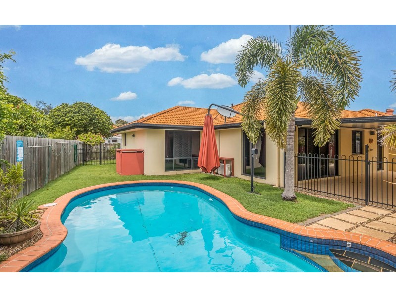 46 Alexander St, Urangan QLD 4655
