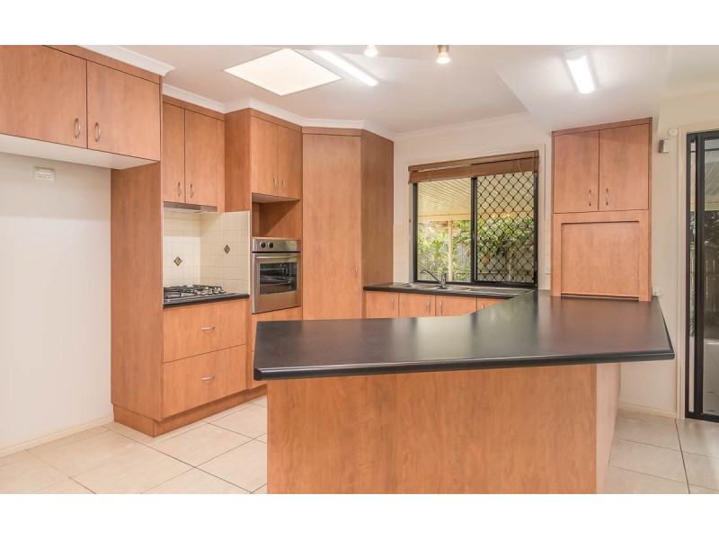 46 Alexander St, Urangan QLD 4655