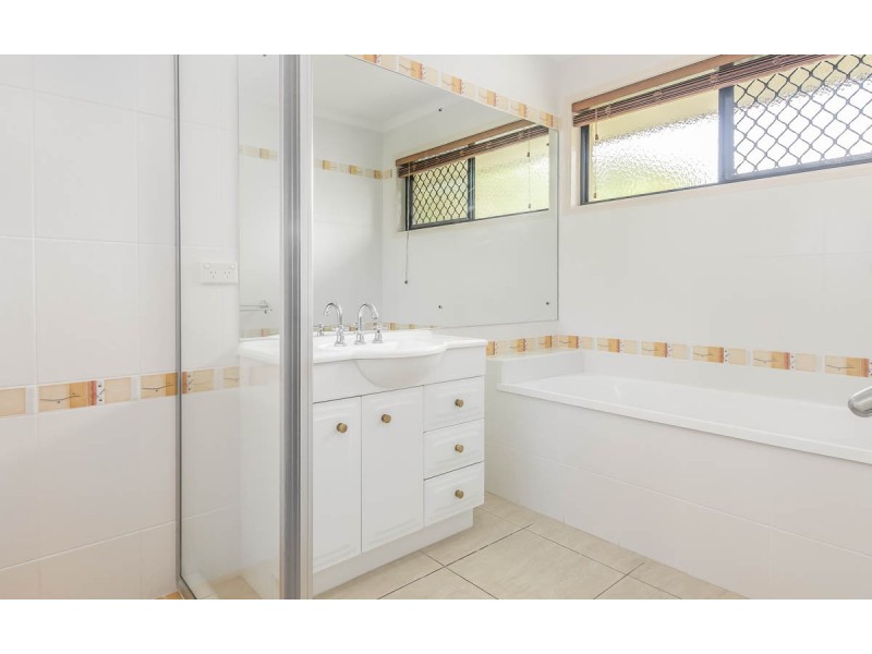 46 Alexander St, Urangan QLD 4655
