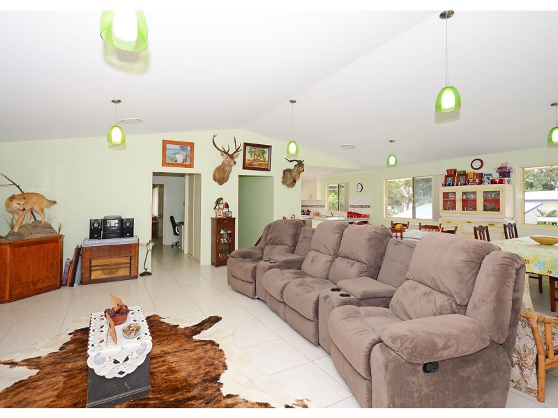 6 Torbanlea Street, Burrum Heads QLD 4659