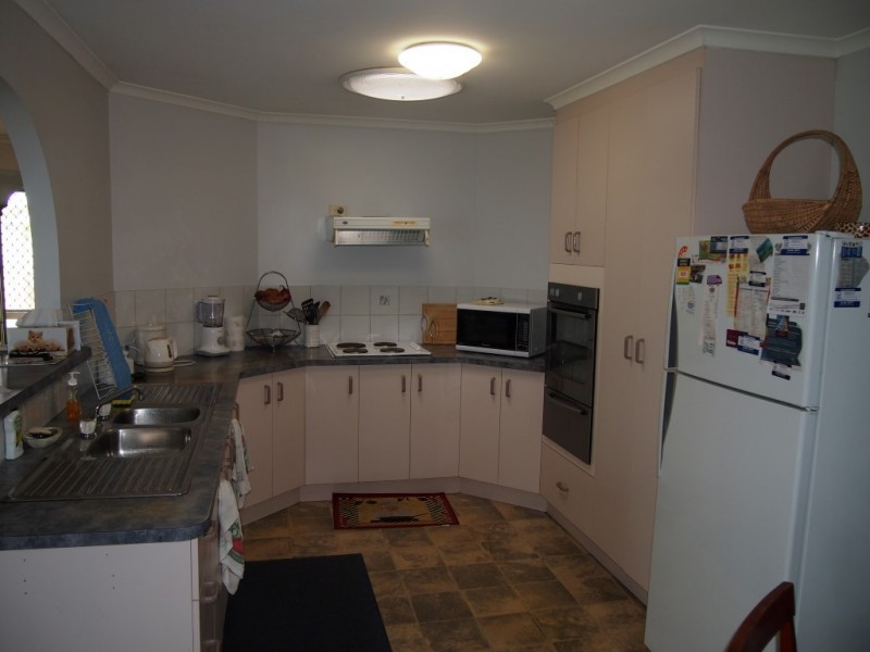 19 Wattle Street, Point Vernon QLD 4655