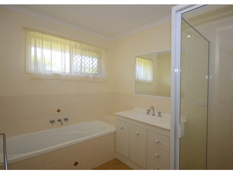 6 Malcolm Court, Point Vernon QLD 4655